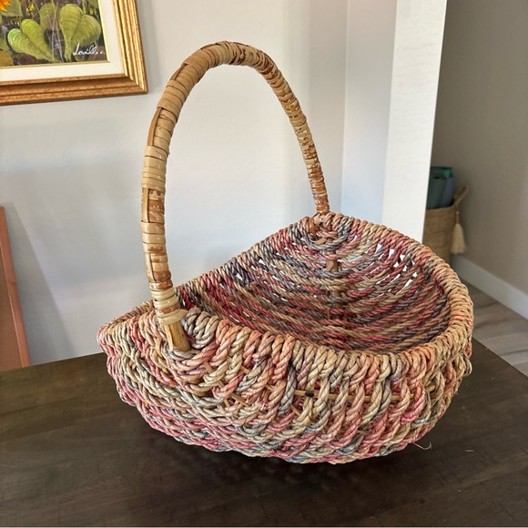 Handwoven Multicolor Basket Large Buttocks Basket Multicolored Farmhouse - Picture 1 of 9